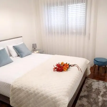 With 2 Bedrooms In With Wifi *