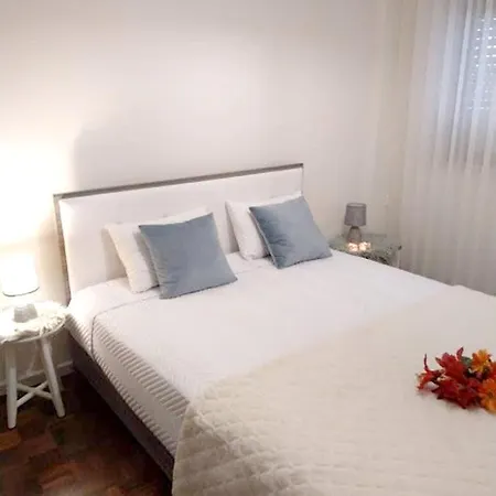 Apartmán With 2 Bedrooms In With Wifi