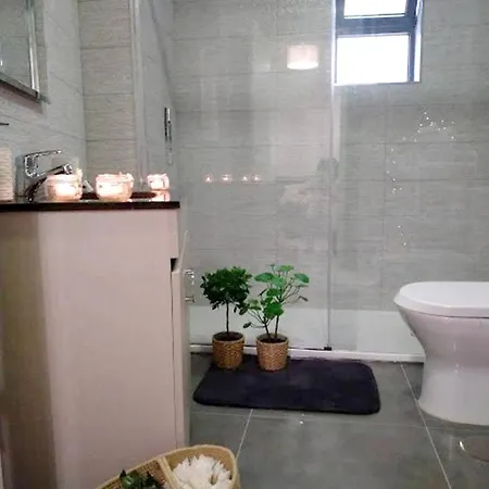 With 2 Bedrooms In With Wifi