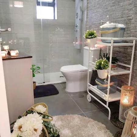 With 2 Bedrooms In With Wifi *