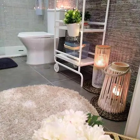 With 2 Bedrooms In With Wifi Apartmán *